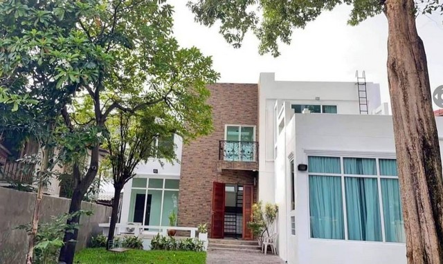 ขายบ้านเดี่ยว 2 ชั้น 105 ตรว. ซอยรัชดาภิเษก 32 ตรงข้ามศาลอาญา เดินทางสะดวก ไม่ไกลจาก MRT รัชดา, BTS พหลโยธิน 24 