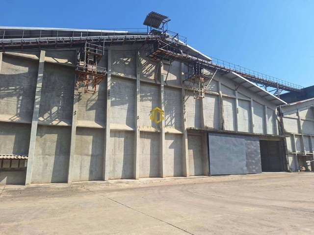 โรงงานให้เช่าขนาด 3360-4704 ตรม. หนองเหียง พนัสนิคม ชลบุรีรหัสทรัพย์ : FR110(กรุณาใช้รหัสนี้ในการสอบถาม FR110)มีทั้งหมด 2 โรงงานโรงงาน 4 ขนาด 3360 ตรม. โรงงานสูง 15 เมตรโรงงาน 5 ขนาด 4704 ตรม. โรงงานสูง 15 เมตรมีลานกว้างขนาด 10 ไร่ให้เช่าเทพื้นหนา 15 cmพื้นที่สีเหลืองอ่อน มีใบรง.4ไฟฟ้า 3 เฟส ระบบน้ำบาดาล มีปั๊ม 3 ตัว บ่อ 3 บ่อรถเทรลเลอร์เข้าออกได้พิกัด : ต.หนองเหียง อ.พนัสนิคม จ.ชลบุรีราคาเช่า 100 