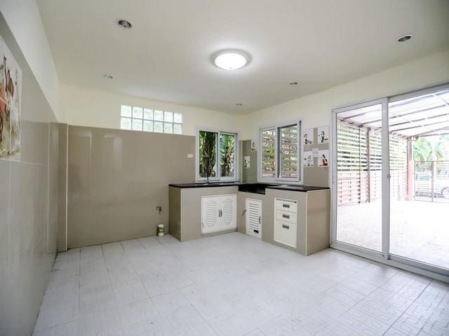 C4649 ขายทาวน์โฮม 2 ชั้น ซอยลาดพร้าว 110 ย่านลาดพร้าว ใกล้เลียบด่วนเอกมัยรามอินทรา ทาวน์อินทาวน์