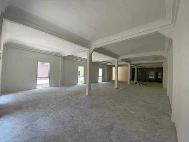 C4644 ให้เช่าพื้นที่ 5 ชั้น ชั้นละ 200 ตรม. รีเนเวทใหม่ พร้อมลิฟท์ ซอยสุขุมวิท 22-24 ใกล้BTS พร้อมพงษ์ และ MRT ศูนย์สิริกิติ์