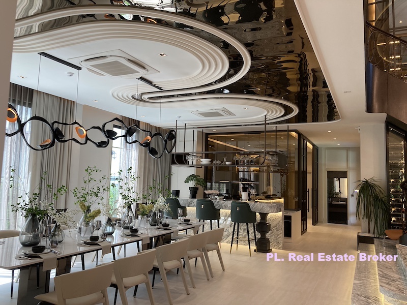 BS906 ขายบ้านเดี่ยว 2ชั้น ตกแต่งสุดหรู GRAND BANGKOK BOULEVARD BOROMMARATCHACHONNANI มือ1เป็นบ้านตัวอย่าง ตกแต่งพร้อมอยู่ สระว่ายน้ำส่วนตัว