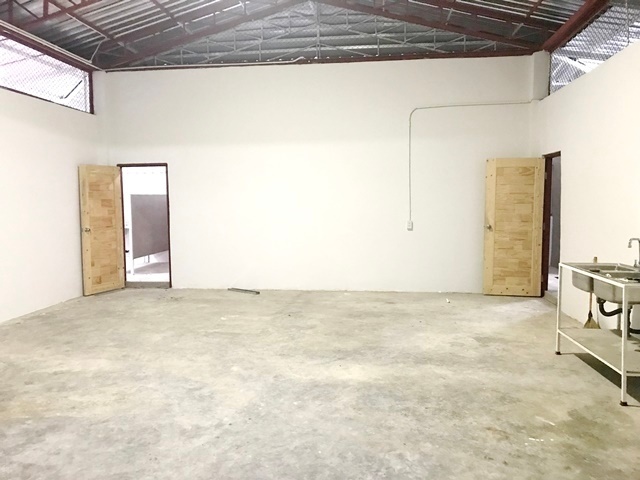 รามอินทรา57 ให้เช่าโกดังใหม่ 1ชั้น เพลินนารี่มอลล์ 200ม. ตลาดถนอมมิตร 200ม.ที่ดิน 1ไร่  พื้นที่จอดรถ 402ตรว. 1,002ตรม. 3น้ำ ติดถนน