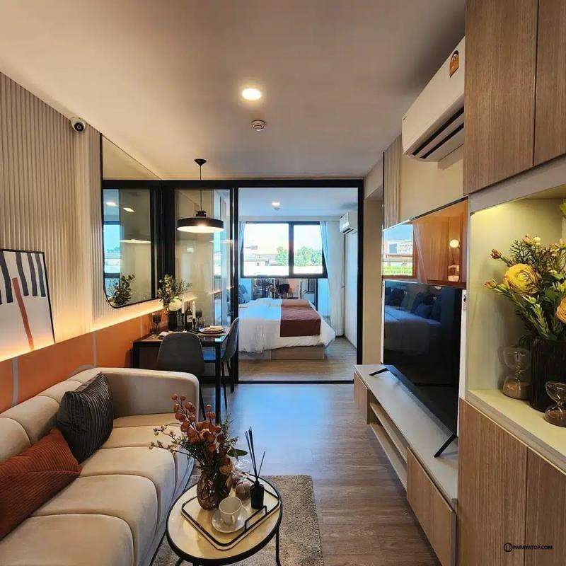 ห้องเลขที่ 2907 ชั้น 29ขนาด 24.60 ตร.ม.แบบห้อง 1 Bedroom (B1-02)ห้องมุม ทิศตะวันตกและทิศใต้ **ขายดาวน์เดือน (ก.ย.) 183,800 บาท**จ่ายไปแล้ว 22 งวด ผ่อนต่องวดละ 2,900 บาทชำระทุกวันที่ 25 ของเดือน มูลค่าหน้าสัญญา   1,190,000  บาทงวดโอนกรรมสิทธิ์  1,017,200  บาทค่าส่วนกลาง 38 บาท/ตร.ม./เดือน สถานที่สำคัญใกล้เคียงต่างๆ เช่น ห้างสรรพสินค้า / ตลาดMakro Food Service แพรกษาRobinson สมุทรปราการBig C สมุทรปราการBlack MarketLotus’s ศรีนครินทร์ โรงพยาบาล