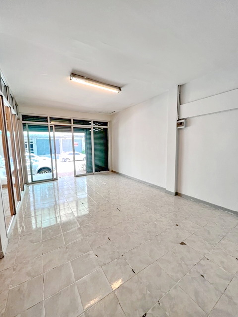 รามคำแหง 170-184โฮมออฟฟิต 3ชั้น 2คูหาติดกัน 420ตรม. 9นอน  MRTเคหะราม  ห่างจากถ.ใหญ่ 20 ม. 36ตรว.