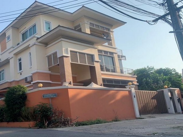 ขายบ้านเดี่ยว 3 ชั้น แปลงหัวมุม 63 ตรว. 317 ตรม. หมู่บ้านเกษมสำราญ 2 สุขุมวิท 71 ปรีดีพนมยงค์ 14 เดินทางสะดวก ใกล้ BTS พระโขนง