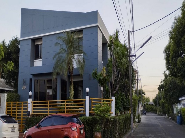 ขายด่วน บ้านเดี่ยว 2 หลัง พร้อมโกดังเก็บของ บนเนื้อที่ 164 ตรว. ซอยลาดพร้าว 101 บ้านสภาพดีมาก หลังมุม ใกล้เซ็นทรัลอีสวิลล์