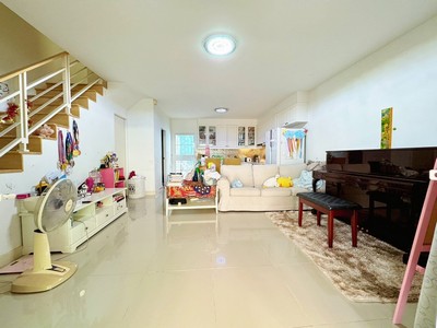 ขายทาวน์โฮม 2 ชั้น พลีโน่ พหลโยธิน-สายไหม โซนด้านหน้า พร้อมถนนเมนกว้าง 18 เมตร พื้นที่ 20.6 ตร.วา 3 ห้องนอน 2 ห้องน้ำ 2 ที่จอดรถ ทำเลดี