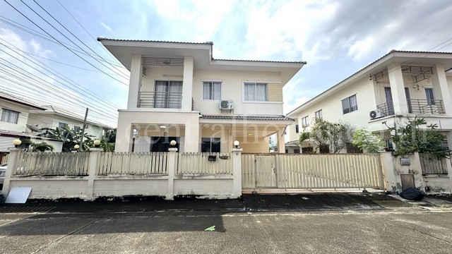 รหัสทรัพย์ N0187บ้านเดี่ยว วิเศษสุขนคร เฟส 2 พันท้ายนรสิงห์ สมุทรสาครที่ตั้ง&nbsp;:&nbsp;ตำบลพันท้ายนรสิงห์ อำเภอเมืองสมุทรสาคร จังหวัดสมุทรสาคร 74000รายละเอียดทรัพย์- บ้านเดี่ยว 2 ชั้น, ขนาดเนื้อที่ 52.1 ตารางวา, พื้นที่ใช้สอย 147ตารางเมตร- 5 ห้องนอน, 2 ห้องน้ำ, 1 ห้องรับแขก, 1 ห้องครัว, 2&nbsp;ที่จอดรถ- พื้นชั้นล่าง และ ชั้นบน กระเบื้องแกรนิตโต้- บิ้วอินครัว- หันหน้าทิศเหนือ- หลังคาหลังบ