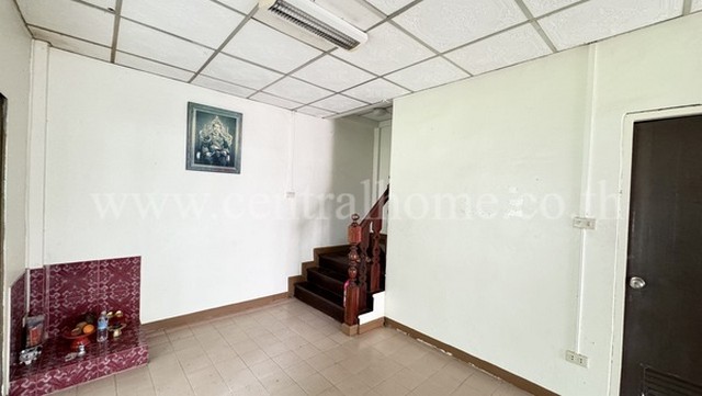 ทาวน์เฮ้าส์ 2 ชั้น หมู่บ้าน พูนสินธานี 1 หลังมุม ใกล้สนามบินสุวรรณภูมิ