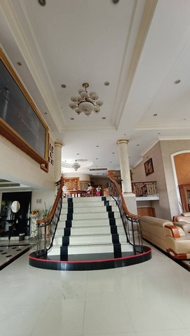 ขายบ้านเดี่ยวใจกลางเมือง (สุขุมวิท 4) ซอย สมาหาร พื้นที่ 195 ตารางวา ติดต่อ คุณ สา 080-771-5551