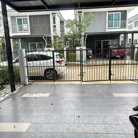 ขายบ้านแฝดสไตล์โมเดิร์น ศุภาลัย เลค ฮิลล์ Supalai Lake hill Phuket เกาะแก้ว ถูเก็ต พร้อมเฟอร์ ทำเลดี ใกล้ห้างสรรพสินค้าและตัวเมือง สถานที่ตั้งโครงการตั้งอยู่ติด ถ.เทพกระษัตรี ต.เกาะแก้ว อ.เมือง จ.ภูเก็ตรายล่ะเอียดเนื้อที่ 37.20ตร.วา 3 ห้องนอน 2 ห้องน้ำ แอร์ทั้ง 3 ห้องนอน+ห้องรับแขกค่าส่วนกลาง 3 ปี  สถานที่ใกล้เคียง- Phuket Boat Lagoon Marina ภูเก็ต โบ๊ท ลากูน มารีน่า- Royal Phuket Marina รอยัล ภูเก็ต มารีน่า- Briti