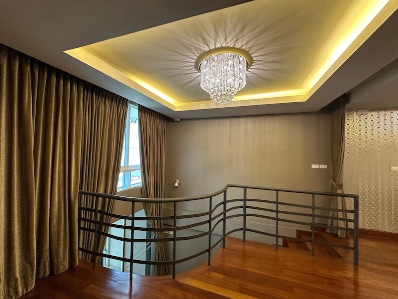 BS905 ขายทาวน์โฮม 3 ชั้น สาทร ถ. จันทน์ ซ. จันทน์16 สูง 3 ชั้น หน้ากว้าง 7.0 เมตร ลึก 18 เมตร สุดหรู ย่านสาทร