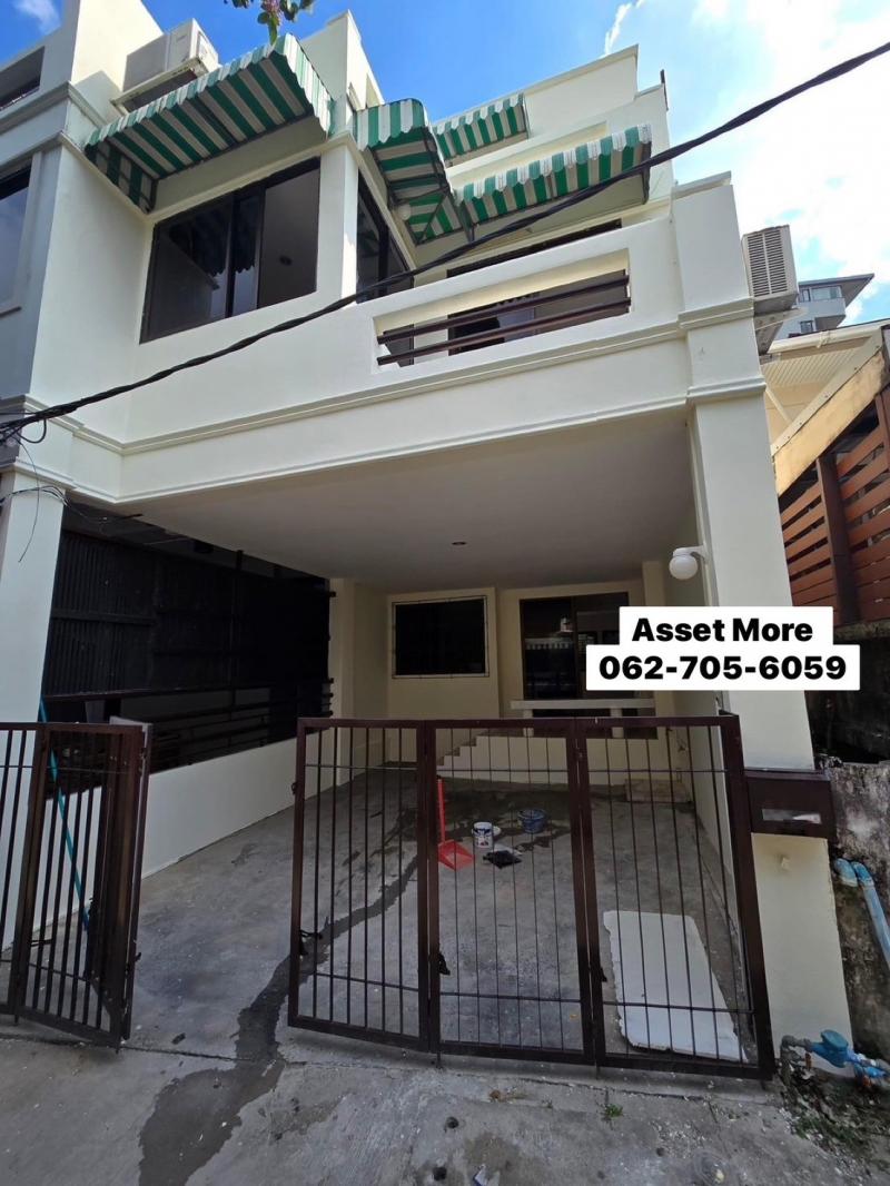 ขายด่วนทาวน์โฮม 3ชั้น ( สุขุมวิท65 ) ขนาด20ตารางวา  เข้าออกได้สองทาง ทะลุเส้นปรีดีพนมยงค์ได้ แขวงพระโขนงเหนือ เขตวัฒนาราคาขาย 8,000,000บาท /67-AMS-TH008รายละเอียดทาวน์โฮม 3ชั้น  ขนาด20  ตารางวา ขนาด180 ตารางเมตร 4 ห้องนอน 3ห้องน้ำ1ห้องครัว จอดรถได้1 คันแอร์คอนดิชั่น 3ตัวเครื่องทำน้ำอุ่น 2 เครื่องจอดรถได้1คันสอบถามข้อมูลเพิ่มเติมหรือนัดชมสถานที่ติดต่อ   คุณสไปร์ท : 062-705-6059(Sprite97)            คุณอ่