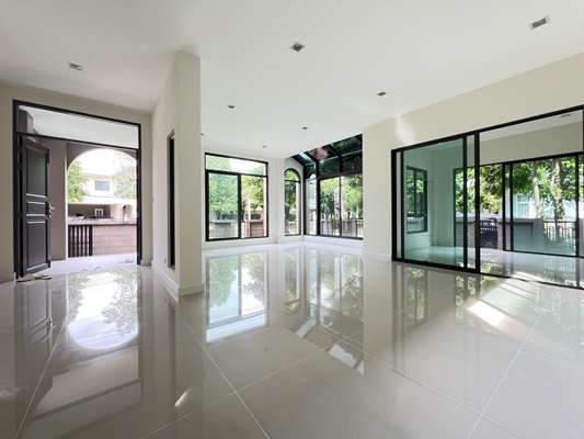 ขาย บ้านมือสอง ตกแต่งใหม่ ลัดดารมย์ ติวานนท์ หลังมุม ใกล้ทางด่วนศรีสมาน เนื้อที่ 65.70 ตร.ว. 4 นอน 5 น้ำ 1 ห้องแม่บ้าน จอดรถ 3 คัน ใกล้สวน