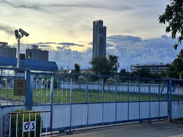 ให้เช่าอาคารกว่า 6000 ตรม. บนที่ดิน 21 ไร่ ถนนรัตนาธิเบศร์ ใกล้เซ็นทรัลเวสเกต เหมาะทำกิจการโกดัง คลังสินค้า ศูนย์ฝึกอบรม จอดรถกว่า 500 คัน