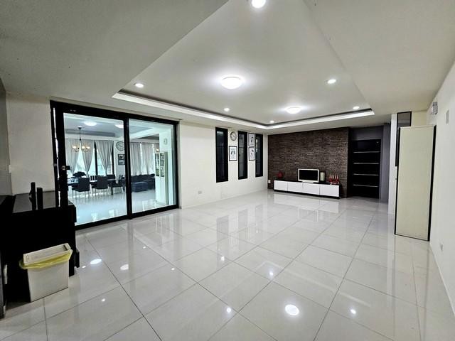 C4661 ขายบ้านเดี่ยว 3 ชั้น ซอยรามอินทรา 65-67 หลังมุม ใกล้รถไฟฟ้าสายสีชมพู กม.6 ใกล้ทางด่วน ใกล้เลียบด่วน