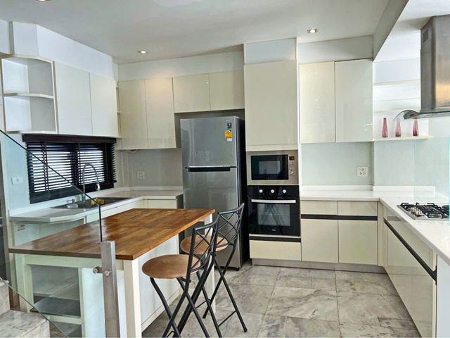 อิมพีเรียล เวิลด์ สำโรง1.3 กม.จัดเต็มเฟอร์ บิวท์อิน บ้านเดี่ยว2ชั้น 3 นอน BTS สำโรง 1.9 กม.4 น้ำ 280 ตร.ม.72 ตร.วา.แหล่งชุมชน ตลาดต้นไทร