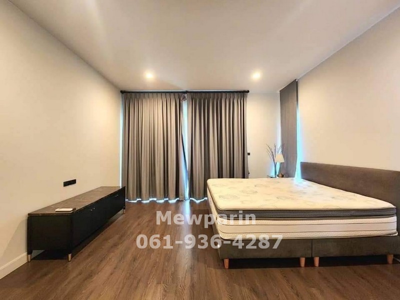 0042893 ขายบ้าน เศรษฐสิริ กรุงเทพกรีฑา 2 ขนาด 90.5 ตร.วา. พื้นที่ใช้สอย 274 ตรม. บ้านตกแต่งครบ พร้อมเข้าอยู่ได้ทันที