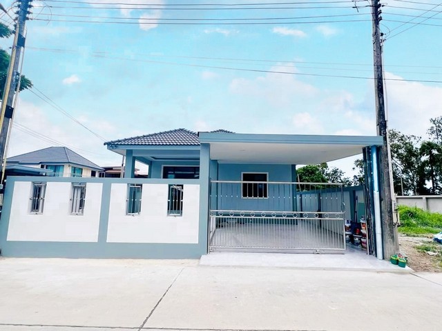 #ขายบ้านสร้างใหม่นาป่าชลบุรี#ขายบ้านเดี่ยวชั้นเดียวนาป่า ????บนพื้นที่ 50 ตารางวา????3 ห้องนอน 2 ห้องน้ำ 1จอดรถ????บ้านกว้างโปร่งน่าอยู่????เพียง​ 3.xxxลบ​ ต้นๆเท่านั้น​✳️ของแถมเบื้องต้น– ฟรีค่าธรรมเนียมโอน– ฟรีมิเตอร์น้ำ– ฟรีมิเตอร์ไฟ– ฟรีปั๊มน้ำ– ฟรีถังสำรองน้ำ – แอร์ 12000 BTU 1 ตัว– ต่อเติมหลังคาโรงรถ– ปูกระเบื้องโรงรถ– จัดสวนปูหญ้า– เคาท์เตอร์ครัว – รั้วแสตนเลสรอบบ้าน