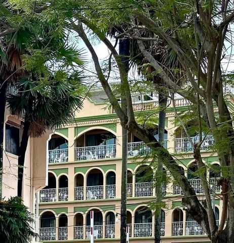 TEL:088-559 5199 คุณเอLine:https://line.me/ti/p/C0eGe0whLXขายโรงแรม ราคาถูก ใกล้หาดป่าตอง ภูเก็ตพร้อมรายได้ค่าเช่า เดือนละ 3 แสนบาท!!ราคาพิเศษเพียง 155 ล้านบาทเท่านั้นอาคาร 6 ชั้น  เนื้อที่ 115 ตารางวา ห้องพัก 42 ยูนิต โดยมี Penhouse ข้างบนสุดทั้งชั้น ส่วนด้านล่าง เป็นร้านค้าให้เช่าอีกจำนวนหนึ่ง- เพียง 150 เมตร จากหาดป่าตอง ภูเก็ต- มีวิวภูเขา ใจกลางเมือง- ใกล้แหล่งอำนวยความสะดวกมากมายT : A10