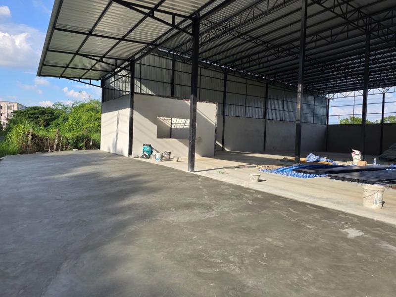 ให้เช่าโกดังสร้างใหม่ ถนนนิมิตรใหม่ เข้าซอยเพียง 50 เมตร พื้นที่ใช้สอย 1,100 ตารางเมตร ถนนนิมิตรใหม่