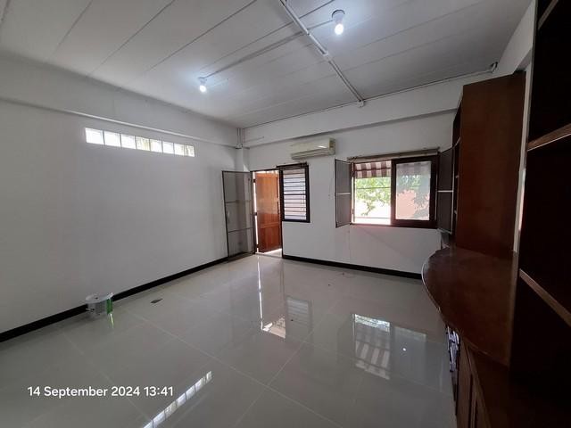 C4706 ให้เช่าทาวน์เฮ้าส์ 3 ชั้น ซอยลาดพร้าววังหิน 48 ย่านลาดพร้าว ใกล้พลาซ่า ลากูน