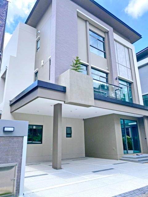 สุขุมวิท 101 BTSปุณณวิถี  1.2 กม บางจาก อุดมสุข.สวน ให้เช่าคฤหาสน์ เดี่ยวหรู ใหม่ 3 ชั้น เฟอร์ บิวท์อิน  320 ตร.ม.สระว่ายน้ำ ฟิตเนส