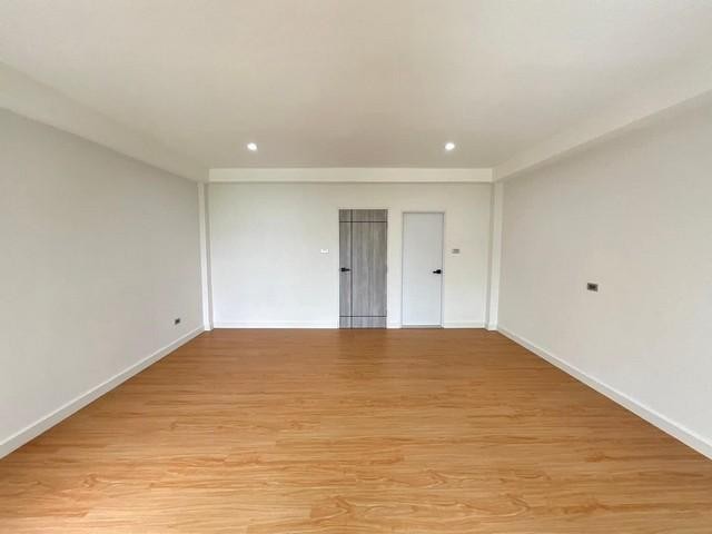 C4692 ขายทาวน์โฮม 3 ชั้น ซอยสุขุมวิท 69 รีโนเวทใหม่ ใกล้BTS พระโขนง