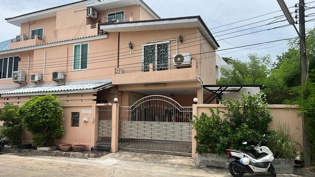 ขายบ้านเดี่ยว 3 ชั้นใกล้โรงเรียนนานาชาติเซนต์ แอนดรูว์ส และBTS สถานีพระโขนง ซอยปรีดีพนมยงค์ 14 (หมู่บ้านผกามาศ) ซอย พัฒนาการ 20