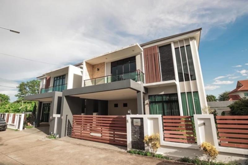 บ้านสองชั้น ขาย/เช่า ลดราคาด่วนเหลือเพียง 5.9 ล้านบาท #CHARISMA #สนามบิน 