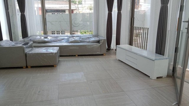 POR5014 ให้เช่า ทาวน์โฮม พร้อมลิฟต์ส่วนตัวทุกหลัง โครงการ LUXE 35 ลักซ์ 35 ซอยลาดพร้าว 35  ซอยรัชดา32 ใกล้บีทีเอสสายสีเหลือง สถานีภาวนา 