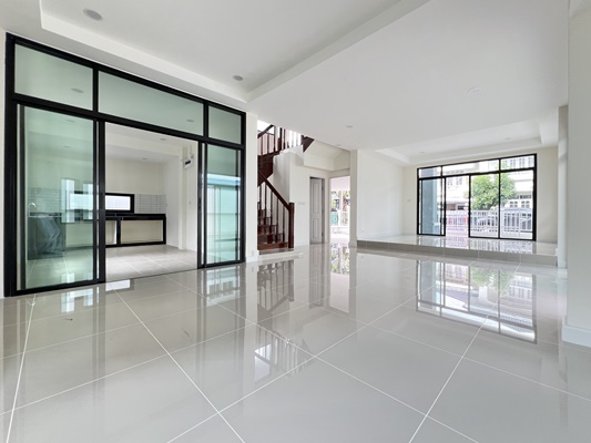 บ้านมือสองตกแต่งใหม่ มณีรินทร์ รัตนาธิเบศร์ เนื้อที่ 60 ตรว. 3 นอน 3 น้ำ ใกล้ รถไฟฟ้า บางรักน้อยท่าอิฐ ซื้อพร้อมโอนภายในปีนี้ ลดทันที 5 แสน