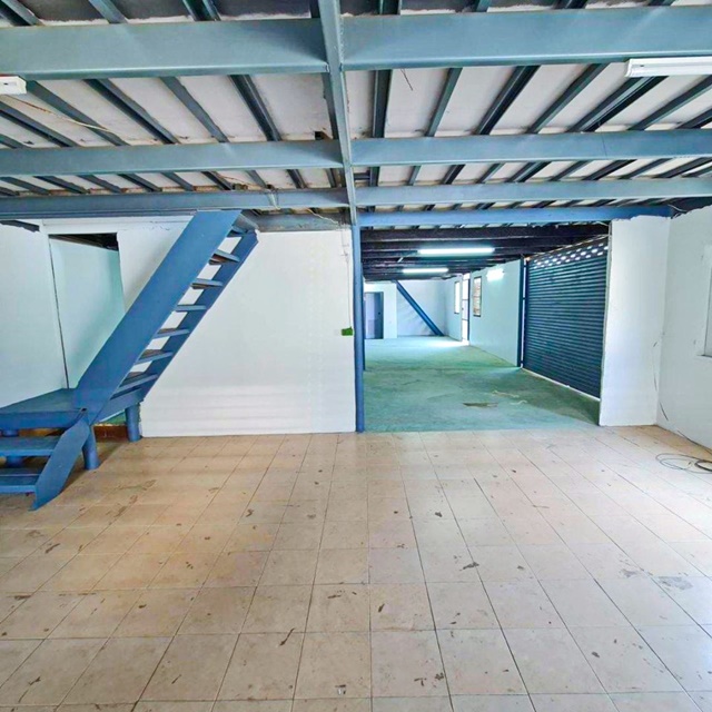 สำนักงาน  วัดเสาธงหิน  2 น้ำ ให้เช่าโกดัง 2 ชั้น เซ็นทรัล เวสเกต 1 ก.ม. 422ตร.ม.62 ตร.วา. โรงงาน MRT คลองบางไผ่2.4 กม.