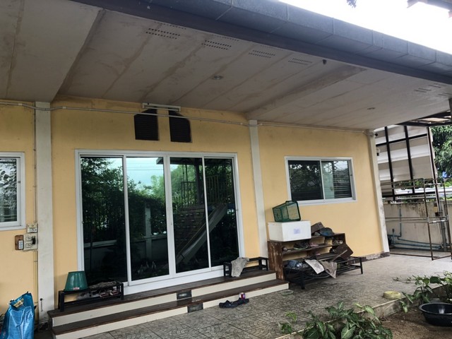 ขายบ้านพร้อมโกดังต่ำกว่าประเมิน สุรศักดิ์ ศรีราชา ชลบุรี