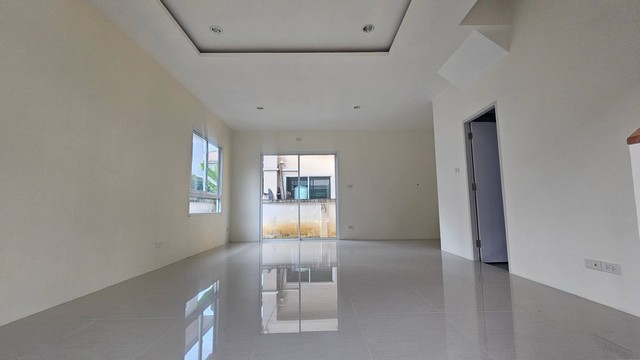 ขาย บ้านทาวน์เฮาส์ 2 ชั้น หลังริม 25.40 ตร.วา  โครงการ เดอะกรีนนอร์รี