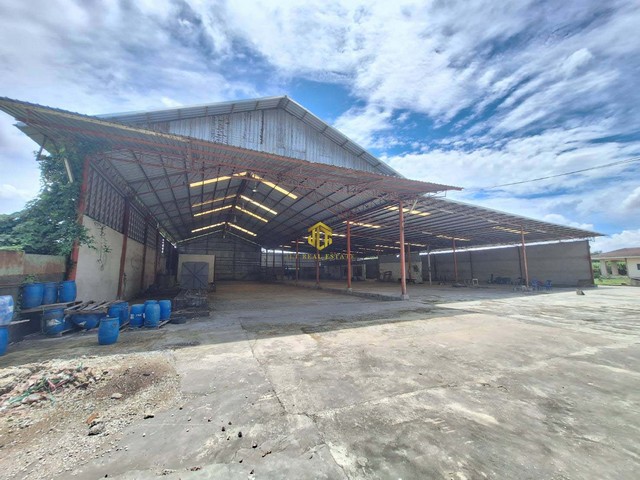 ขายโรงงานเนื้อที่ 18-1-94 ไร่ มีใบรง.4 หมอนนาง พนัสนิคม ชลบุรีรหัสทรัพย์ : FS031(กรุณาใช้รหัสนี้ในการสอบถาม FS031)โรงงานแบบเปิด 1 หลัง 40x40 (1600 ตรม.)บ้านสร้างใหม่ 1 หลัง 5 ห้องนอน 2 ห้องน้ำ (262 ตรม.)ออฟฟิศสร้างใหม่ 1 หลัง 2 ห้องนอน 1 ห้องน้ำ (122 ตรม.)ห้องพักคนงาน 12 ห้องเนื้อที่ 18 ไร่ 1 งาน 94 ตรว.มีใบอนุญาตประกอบกิจการโรงงาน (รง.4)ผังเมืองสีเหลืองอ่อนไฟฟ้าขนาด 100 KVA น้ำบาดาลรถเทรลเลอร์เข้าออกสะดว