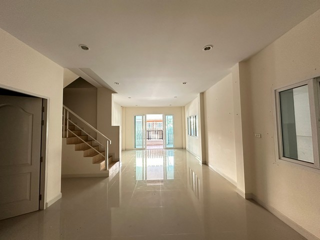 ขาย บ้านแฝด 2 ชั้น  35 ตร.วา  3 นอน 3 น้ำ โครงการ กิตติชัย 18