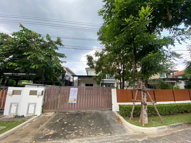 ขาย บ้านเดียว 2 ชั้น 91 ตร.วา  โครงการ อินนิซิโอ้2บ้านใหญ่หน้าโครงการรหัสทรัพย์  JK 4553976===========================รายละเอียด-3 ห้องนอน -2 ห้องน้ำ-1 ห้องโถงใหญ่-1 ห้องครัว-1 ห้องแต่งตัว- 1 ห้องทำงาน หรือห้องผู้สูงอายุ-2-4 ที่จอดรถ========================ตำบล/แขวง : คลองสาม อำเภอ/เขต : คลองหลวงจังหวัด : ปทุมธานีGoogle Map https://maps.app.goo.gl/NrAMsRt8GZQQN73T7========================ทรัพย์ ์NPA ราคาต่อรองได้ลดราคาต่ำกว่าราคาประเมิน จากราคา 6,140,000 บาท เหลือเพีย