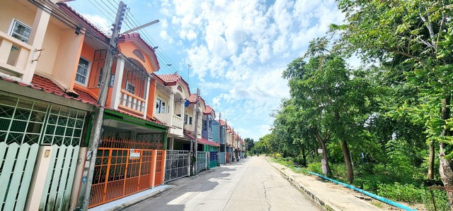 PB4911 ขายที่ดิน เนื้อที่ 1 ไร่ 40 ตรว ซอยรามอินทรา42 แปลงใหญ่หัวมุมติดถนน 