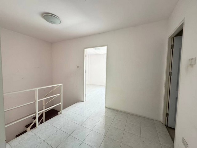 KDH004 ขายทาวน์เฮ้าส์ หมู่บ้านบูราพาวิลเลจ เหมือง ชลบุรี ขนาด 21 ต.ร.วา