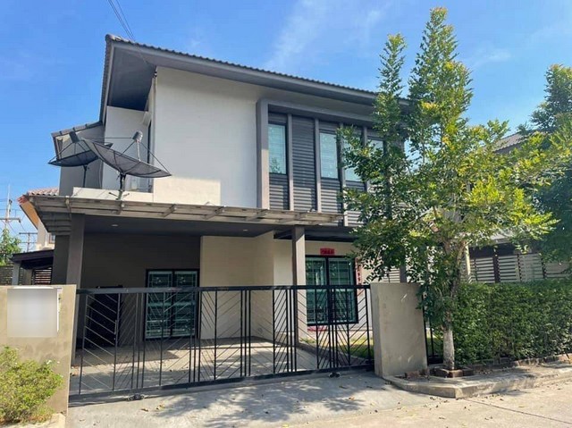 Agent Postให้เช่าบ้านเดี่ยว2ชั้น  หมู่บ้านเลอมิวเรีย คลอง2 คลองหลวง ปทุมธานีติดถนนใหญ่ ตรงข้ามแมคโคร และโลตัส ใกล้ตลาดไอยรา และ ตลาดไท ห่างจากถนนคลองหลวง 1กิโลเมตร ทางเข้า-ออกสะดวก ขนาด 52.4 ตร.ว พื้นที่ใช้สอย 176 ตรม. ️มี 3 ห้องนอน 3 ห้องน้ำ️ 1 ห้องรับแขก️ 2 ห้องครัว ภายใน 1 ,ภายนอก 1️จอดรถในบ้านได้ 2 คัน ️แอร์ 4 เครื่อง,3ห้องนอน,1 ห้องรับแขก️ผ้าม่าน+เหล็กดัดทั้งหลังตู้เย็น Samsungเคร