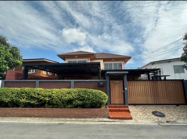 Vายบ้านเดี่ยว 2 ชั้น สภาพ 100%   ซอยเทพารักษ์ 96 ต.เทพารักษ์ อ สมุทรปราการรหัส TTR1946Vายบ้านเดี่ยว 2 ชั้น สภาพ 100%   ซอยเทพารักษ์ 96 ต.เทพารักษ์ อ สมุทรปราการ เพราะย้ายกลับฝรั่งเศส-บ้านมือสองสภาพ 100% แต่งครบพร้อมเข้าอยู่ได้เลย ทำเลดี น่าอยู่มาก-ที่ตั้ง : ซอยเทพารักษ์ 96 ต.เทพารักษ์ สมุทรปราการ-บ้านเดี่ยว 2 ชั้น-พื้นที่ 71 ตารางวา-4 ห้องนอน-4 ห้องน้ำ-4 ที่จอดรถ-ครัวฝรั่ง-ภายในตกแต่ง fully furnishe