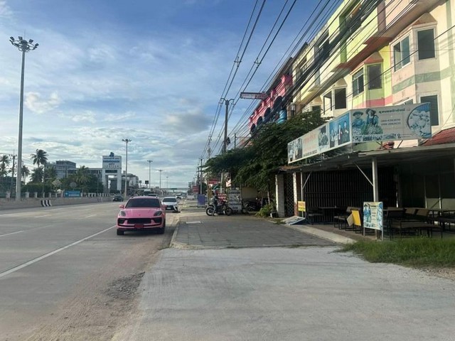 ขายที่ดินพร้อมสิ่งปลูกสร้าง อาคารพาณิชย์ 10 คูหา นาจอมเทียน สัตหีบ ชลบุรี FP-L0497