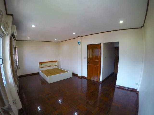 C4728 ให้เช่าทาวน์โฮม 3 ชั้น ซอยปรีดีย์พนมยงค์13 ย่านพระโขนง ใกล้BTSพระโขนง 