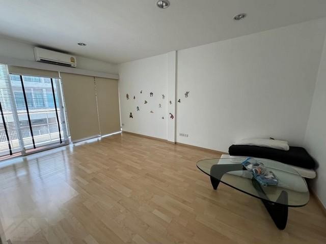 C4725 ขายทาวน์โฮม 3 ชั้น 2 หลัง โครงการโนเบิล คิวบ์ พัฒนาการ Noble Cube Pattanakarn ย่านพัฒนาการใกล้ทางด่วน ใกล้เอกมัย ทองหล่อ