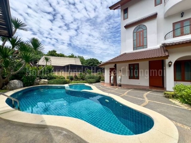 พูลวิลล่า ทำเลดี เนื้อที่กว้าง โซนพืชสวนโลก           