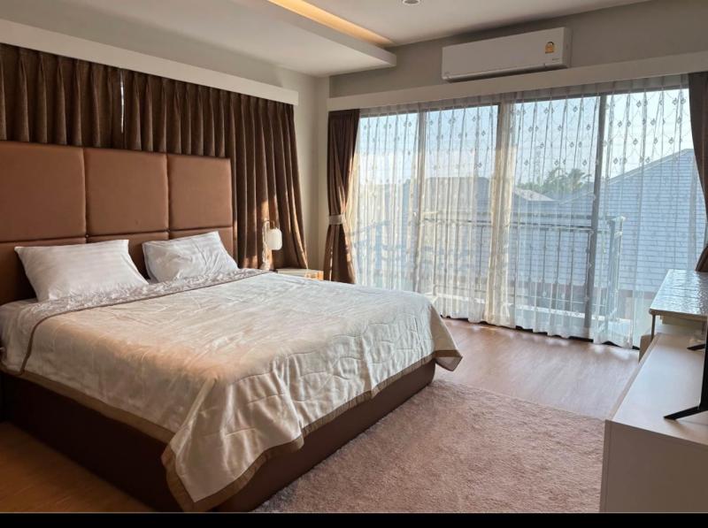 ให้เช่าบ้านหรู 2 หลัง 400 วาในพื้นที่เดียวกันมีทั้งหมด  พร้อมอยู่12 ห้องนอน 12 ห้องน้ำ แอร์ เฟอร์นิเจอร์ครบพร้อมอยู่ ถนนพระราม9