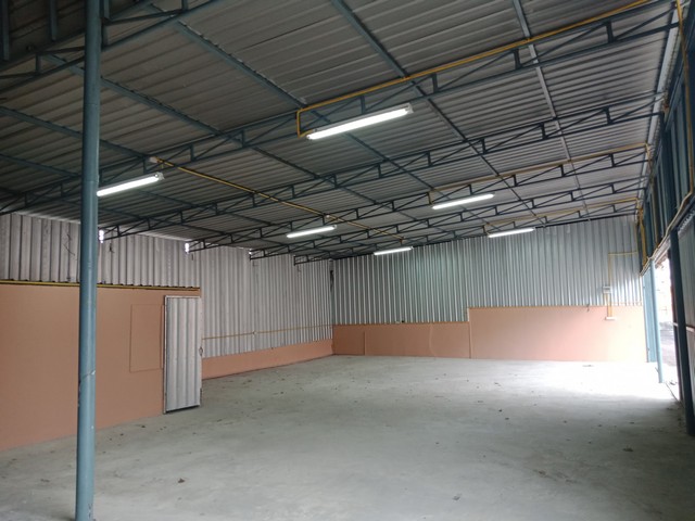 BS1510ให้เช่าโกดังพื้นที่ใช้สอย 330 ตรม.ย่านกรุงเทพกรีฑา ใกล้โรงเรียนนานาชาติเวลลิงตันรหัสประกาศ BS1510ขนาด 330 ตารางเมตร ค่าเช่า 45,000 บาทต่อเดือน ประกัน 2 เดือน ล่วงหน้า 1 เดือนติดต่อ : คุณพร 0938091444 (เบอร์นี้แอดไลน์ได้คะ),โทร 0939833259ID Line : henghengpaulaหรือAdd Line : https://line.me/ti/p/OJD66Ug_1Oห้องที่พร้อม ให้เช่า 330 ตร.ม. 2 ห้องออฟฟิช และ 2 ห้องน้ำพื้นที่มีหลายห้องหลายขนาด ขนาด 160 , 330 ตร.ม ,ระบบไฟฟ้า และประปา ติดตั้งใหม