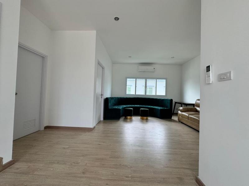 บ้านใหม่ ติดแอร์และเฟอร์นิเจอร์ทุกห้อง4 นอน 3 น้ำ1 ห้องอเนกประสงค์ห้องชั้นล่าง ทำเป็นห้องนอนได้ ถนนสุขุมวิทบางปู