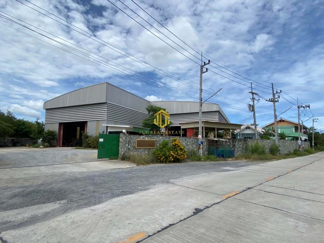 ขายโกดังขนาด 1579 ตรม. เนื้อที่ 2-2-11 ไร่ อ.เมือง จ.ชลบุรีรหัสทรัพย์ : FS069(กรุณาใช้รหัสนี้ในการสอบถาม FS069)ขายโกดังขนาด 1579 ตรม.โกดังสูงประมาณ 20 เมตรใกล้ถนนเลี่ยงเมืองชลบุรี 1.4 กม.เนื้อที่ 2-2-11 ไร่มีเครน 5 ตัน และ เครน 3 ตันออฟฟิศชั้นเดียวบ้านพักคนงาน 2 ชั้น 10 ห้องบ้านพักอาศัย  3 ห้องนอน 1 ห้องน้ำพื้นลงเสาเข็มอย่างดี รับน้ำหนักได้เยอะไฟฟ้า 3 เฟส หม้อแปลง 315 KVA มีน้ำประปารถเทรลเลอร์เข